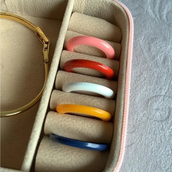 GUCCI bangle watch with set of bezels🧡🤍💙❤️ - Picture 6 of 10